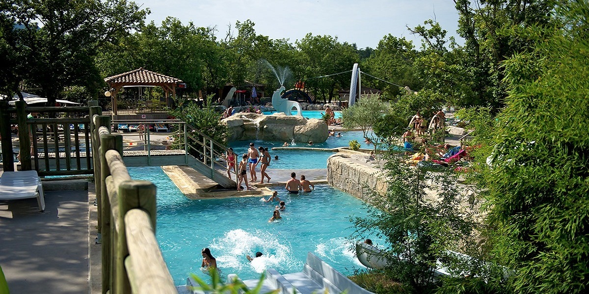 Quels services proposent les villages de vacances en Ardèche ?